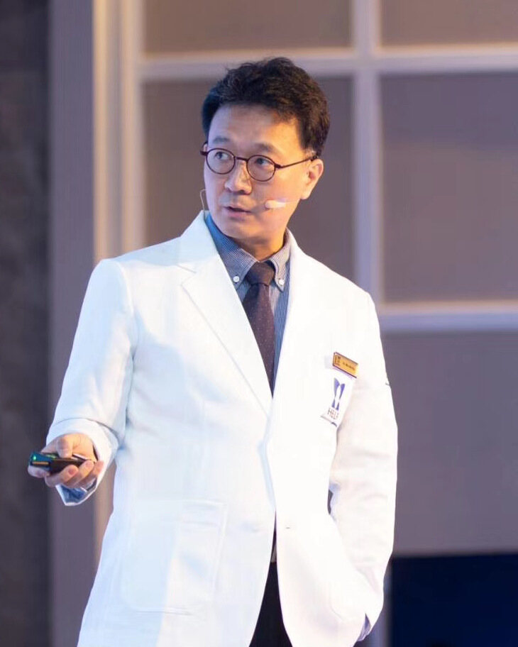 Dr. Min-Hee Ryu, Chief Director of RNWOOD Plastic Surgery